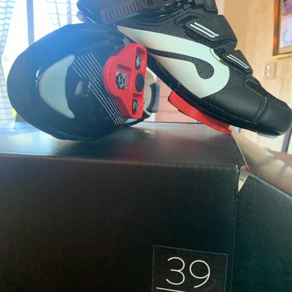 Peloton cycling shoes size 39
